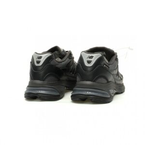 【AT13039】New Balance M2010シリーズレザーブラックダークグレースニーカー - 都会のエリートが持つ優雅なセンスを表現 | New Balance