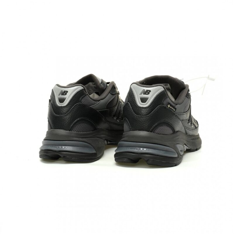 【AT13039】New Balance M2010シリーズレザーブラックダークグレースニーカー - 都会のエリートが持つ優雅なセンスを表現 | New Balance