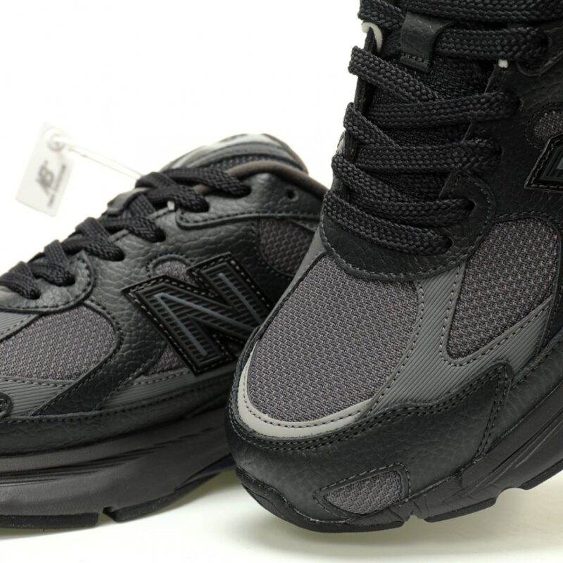 【AT13039】New Balance M2010シリーズレザーブラックダークグレースニーカー - 都会のエリートが持つ優雅なセンスを表現 | New Balance