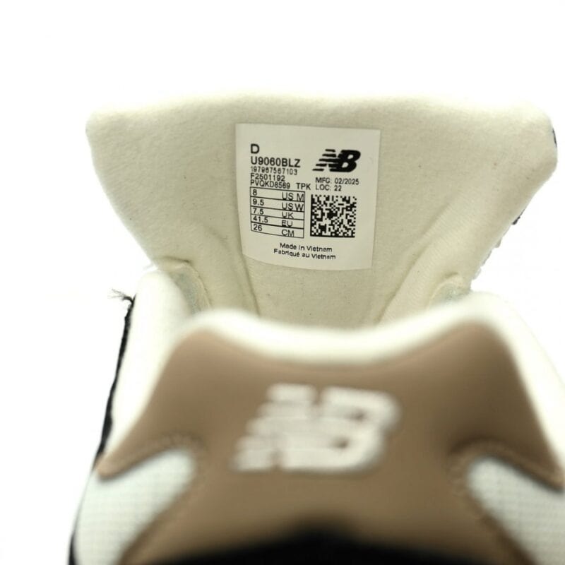 【AT13060】New Balance 9060シリーズ ブラック、ホワイト、カーキ色のスニーカー | New Balance