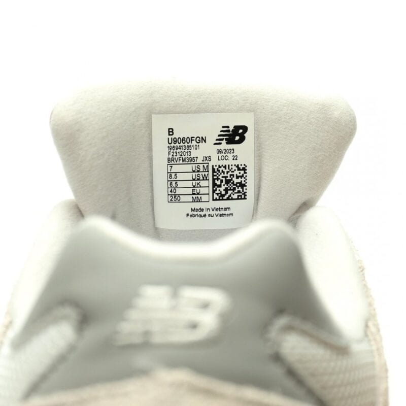 【AT13061】ニューバランス9060シリーズ レトロスニーカー｜ベージュグレーの高級感美学 | New Balance