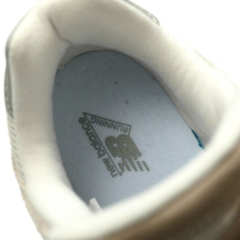 【AT13061】ニューバランス9060シリーズ レトロスニーカー｜ベージュグレーの高級感美学 | New Balance