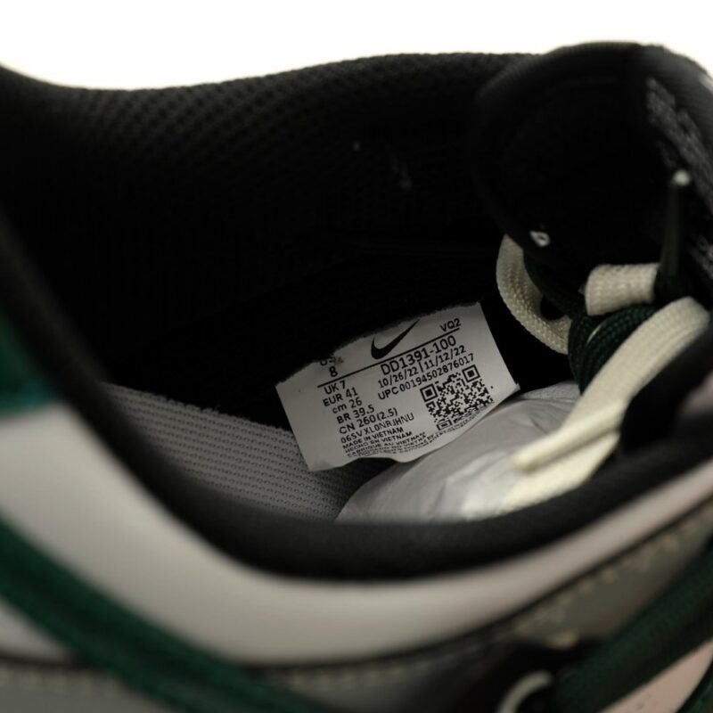 【AT13068】ナイキSBダンクロー ブラックホワイトグリーン スケートボードシューズ | Nike Dunk