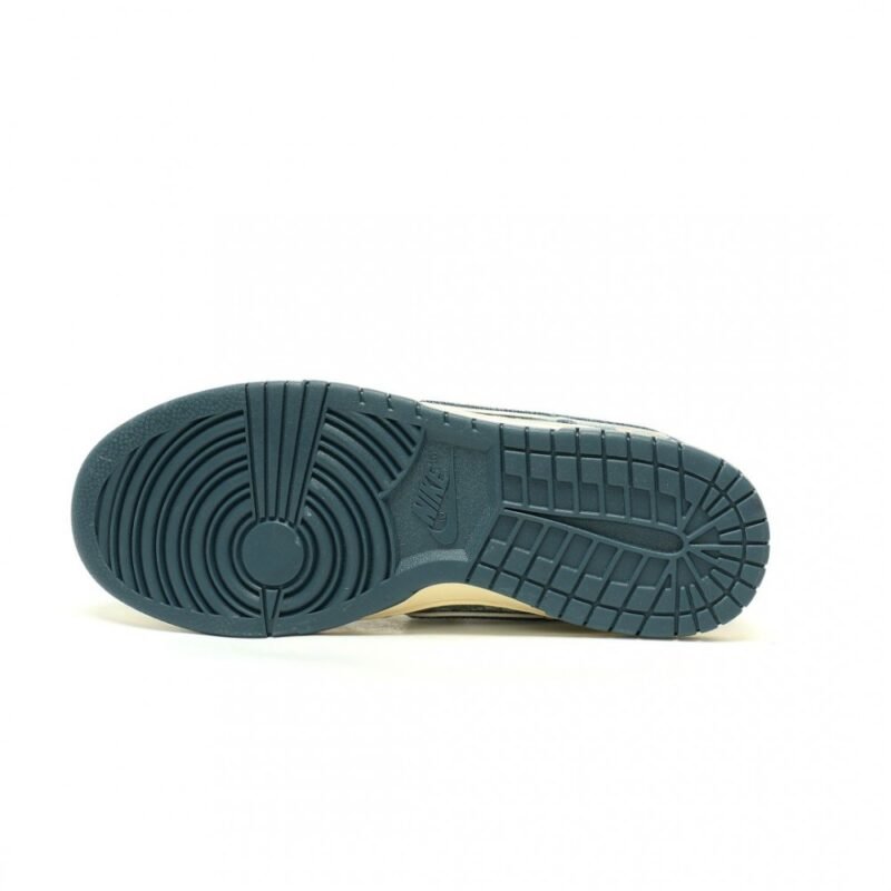 【AT13070】ナイキSB ダンク Low x グッチ コラボスニーカー - 贅沢なストリートファッション | Nike x Gucci