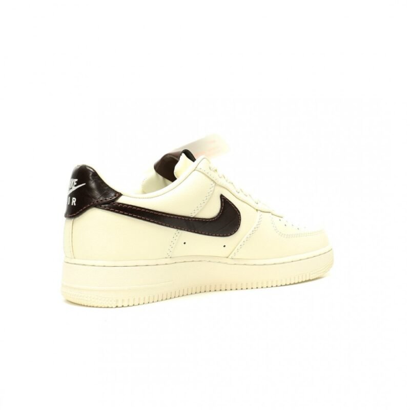 【AT13127】ナイキ Air Force 1 '07 Low 'Sail Brown' スニーカー - クラシックデザインと快適性を兼ね備えた新作 | Nike Air Force 1