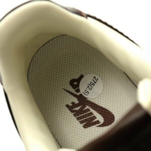 【AT13127】ナイキ Air Force 1 '07 Low 'Sail Brown' スニーカー - クラシックデザインと快適性を兼ね備えた新作 | Nike Air Force 1