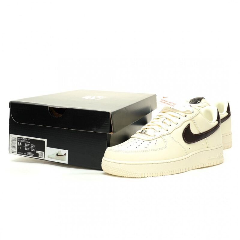 【AT13127】ナイキ Air Force 1 '07 Low 'Sail Brown' スニーカー - クラシックデザインと快適性を兼ね備えた新作 | Nike Air Force 1