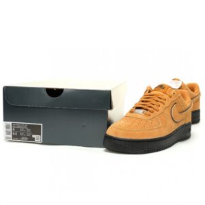 【AT13146】ナイキ エア フォース 1 '07 ロー デザートベージュカラー スエードスニーカー | AF1