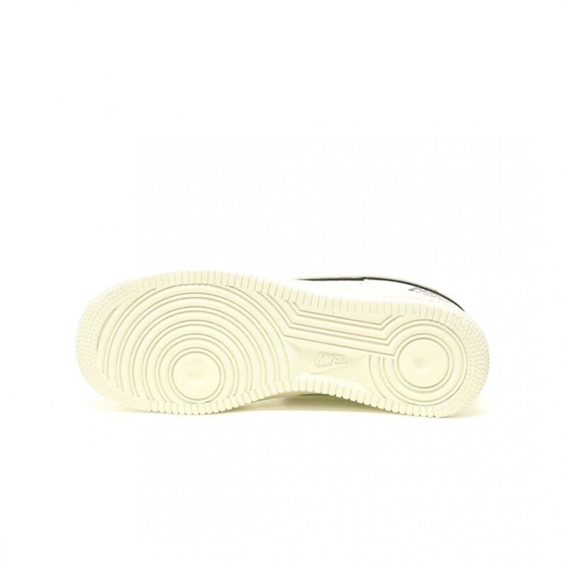 【AT13234】ナイキ エアフォース 1 07 ロー ロースニーカー クリームカラー 高品質レザー素材 エアクッション技術搭載 | Nike Air Force 1