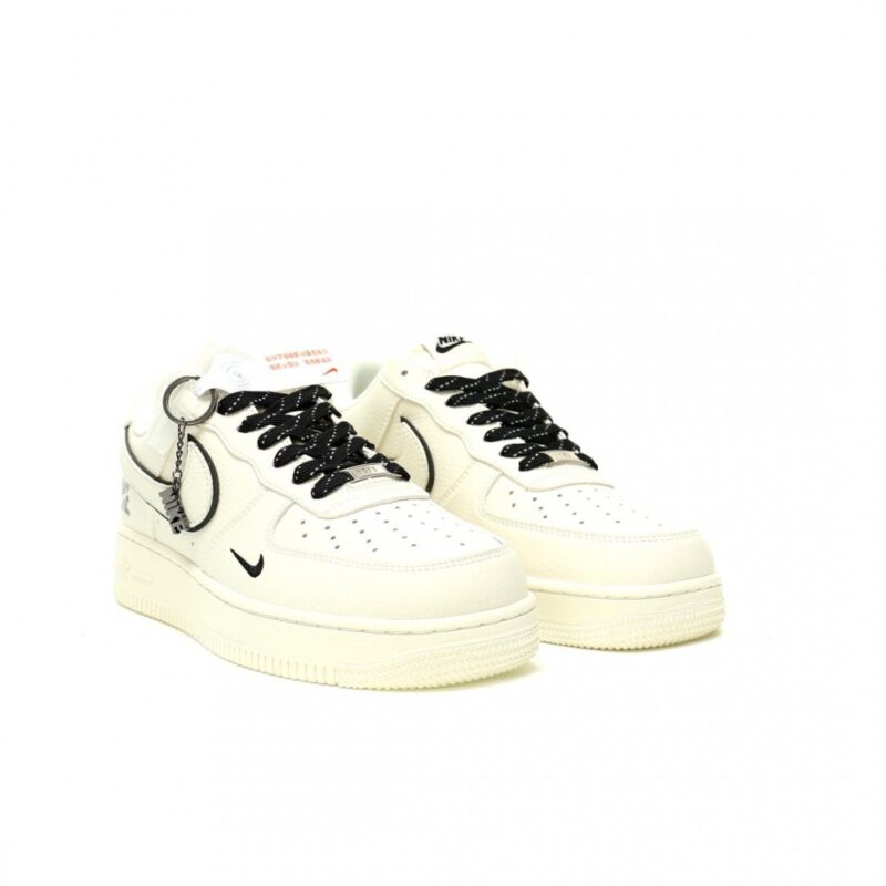 【AT13234】ナイキ エアフォース 1 07 ロー ロースニーカー クリームカラー 高品質レザー素材 エアクッション技術搭載 | Nike Air Force 1