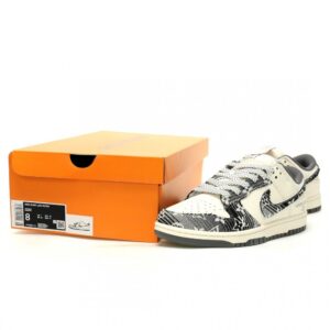 【AT13239】ルイ・ヴィトン x ナイキ SB ダンクロー スニーカー - リザード型押し牛革&デニム素材、高級感とストリートカルチャー融合 🔥 | LV x Nike