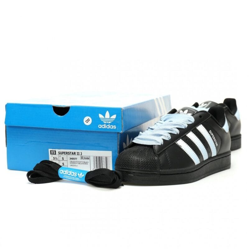【AT13584】アディダスの黒色スーパースターIIシェルトゥ | スウェードアッパーとTrifoliumロゴ入り | ストリートファッション | Adidas Superstars