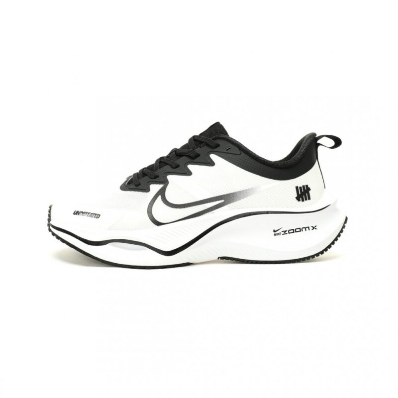 【AT13591】UNDEFEATED x NikeコラボAir ZoomX Plusスニーカー | ストリートファッションとスポーツテクノロジーの融合 | Nike x Undefeated