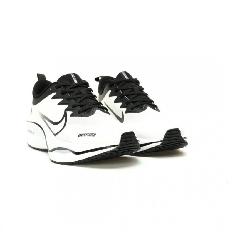 【AT13591】UNDEFEATED x NikeコラボAir ZoomX Plusスニーカー | ストリートファッションとスポーツテクノロジーの融合 | Nike x Undefeated