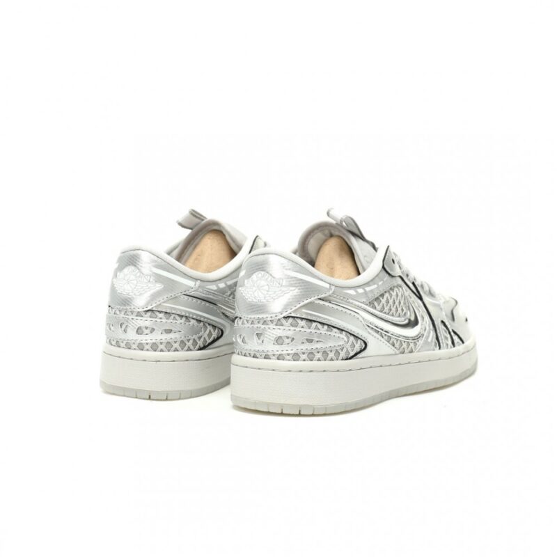 【AT13974】ナイキ・エア・ジョーダンAJ1 ロー メタリックシルバー バスケットボールシューズ | Nike Air Jordan