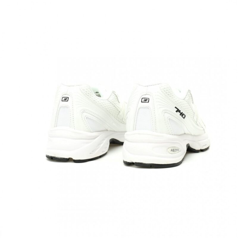 【AT13992】New Balance MR740シリーズランニングシューズ - レトロなダディシューズデザインと快適性を兼ね備えたランニング用スニーカー | New Balance