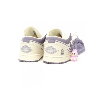 【AT14005】Nike Air Jordan 1 Low OG x LABUBU カートゥーンアートスニーカー | Nike x Labubu