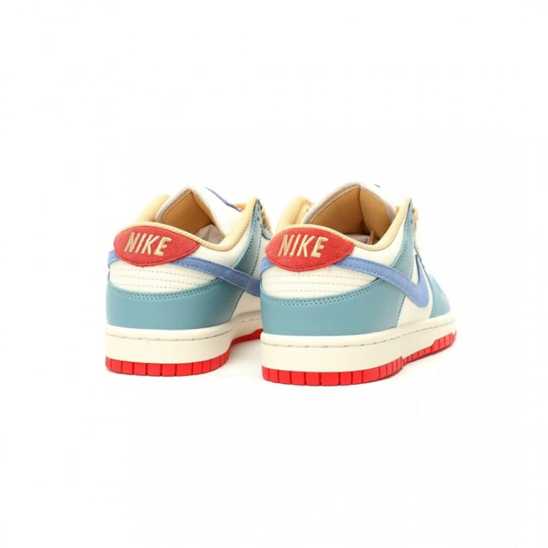 【AT14020】ナイキSBダンクローシリーズ - Pale Ivory/Royal Pulseカラー、ストリートファッションの新境地を切り拓く | Dunk