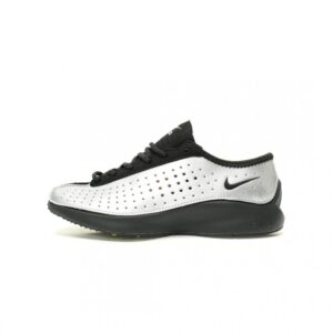 【AT14032】Nike Air Max Moto 2Kシリーズのシルバーメタリックローカットスニーカー | Nike Air Max