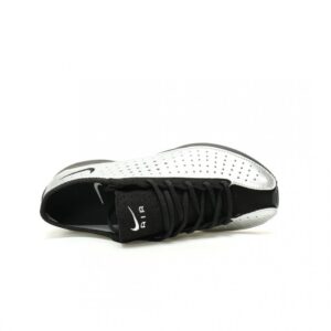 【AT14032】Nike Air Max Moto 2Kシリーズのシルバーメタリックローカットスニーカー | Nike Air Max