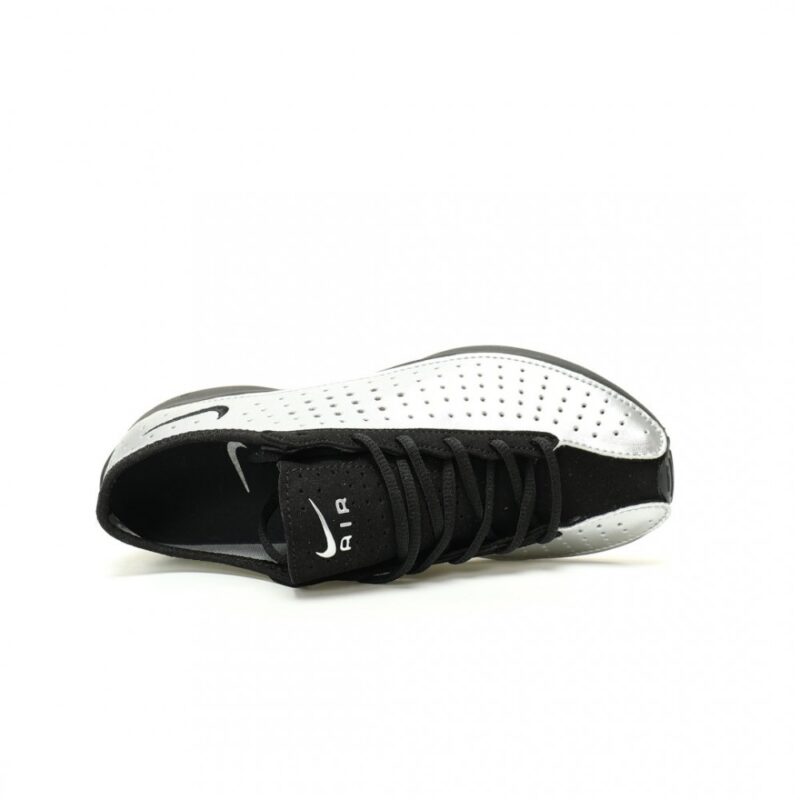 【AT14032】Nike Air Max Moto 2Kシリーズのシルバーメタリックローカットスニーカー | Nike Air Max