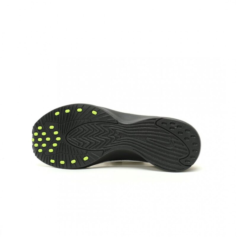 【AT14032】Nike Air Max Moto 2Kシリーズのシルバーメタリックローカットスニーカー | Nike Air Max