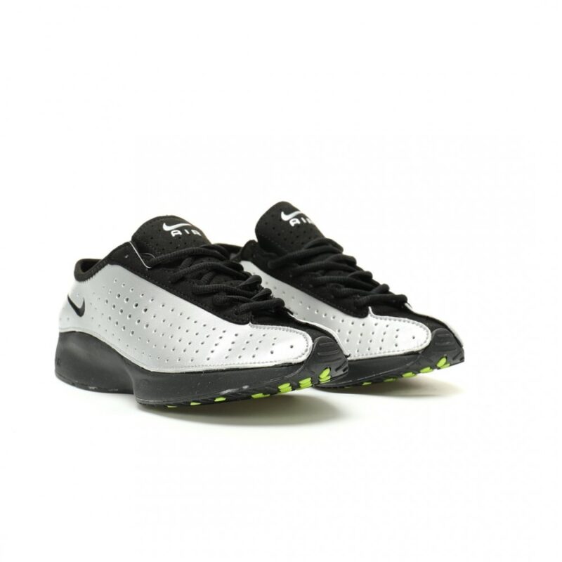【AT14032】Nike Air Max Moto 2Kシリーズのシルバーメタリックローカットスニーカー | Nike Air Max