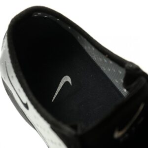 【AT14032】Nike Air Max Moto 2Kシリーズのシルバーメタリックローカットスニーカー | Nike Air Max