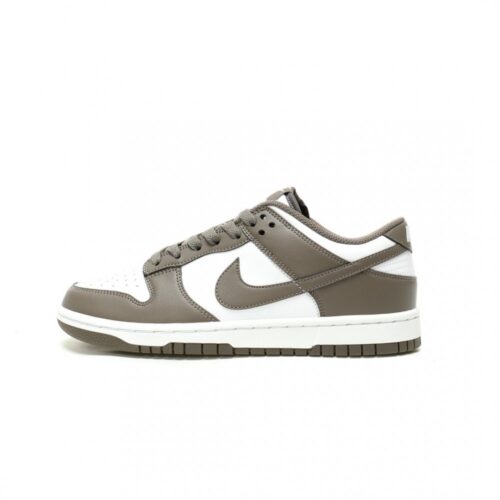 25006099_1 【AT14042】ニュートラルカラーのNike SB Dunk Low ウォーキングシューズ | Dunk