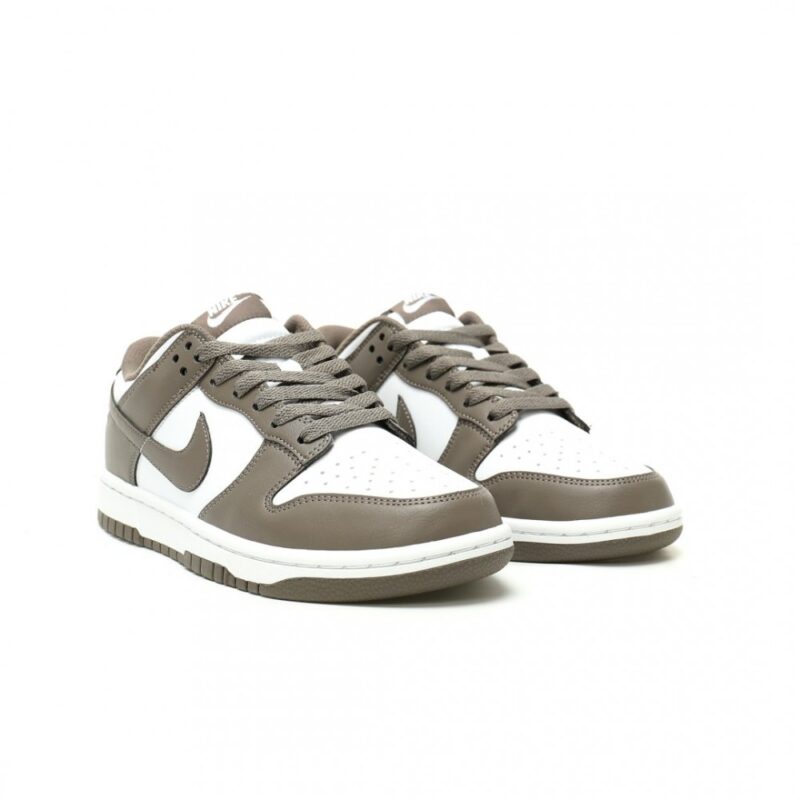 【AT14042】ニュートラルカラーのNike SB Dunk Low ウォーキングシューズ | Dunk