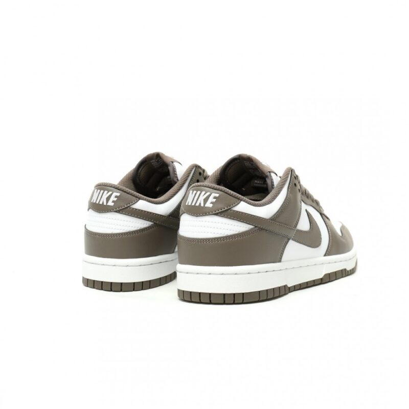 【AT14042】ニュートラルカラーのNike SB Dunk Low ウォーキングシューズ | Dunk