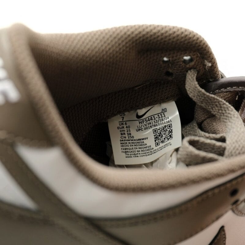 【AT14042】ニュートラルカラーのNike SB Dunk Low ウォーキングシューズ | Dunk