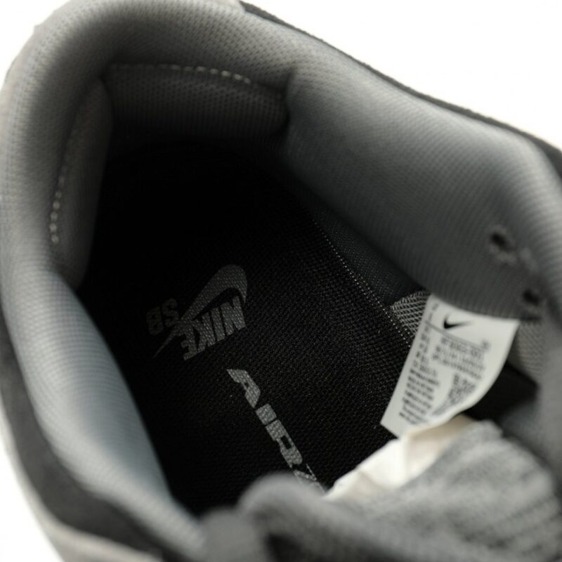 【AT14044】Nike SB Dunk Low Proシリーズ: レトロデザインとスケートボードテクノロジーの融合 | Dunk