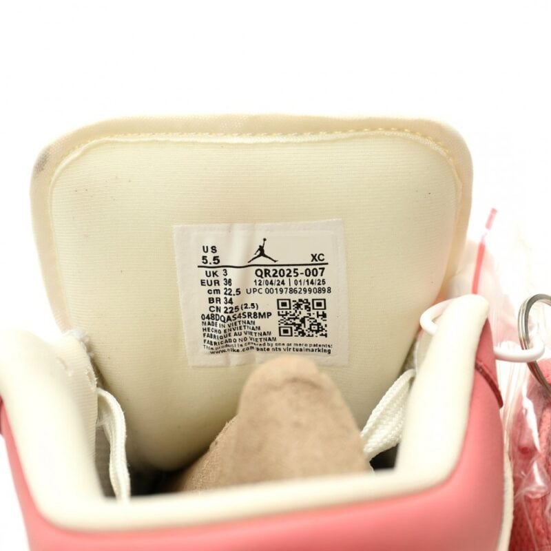 【AT14047】Nike × LABUBU コラボ ローカットスニーカー | Nike x Labubu