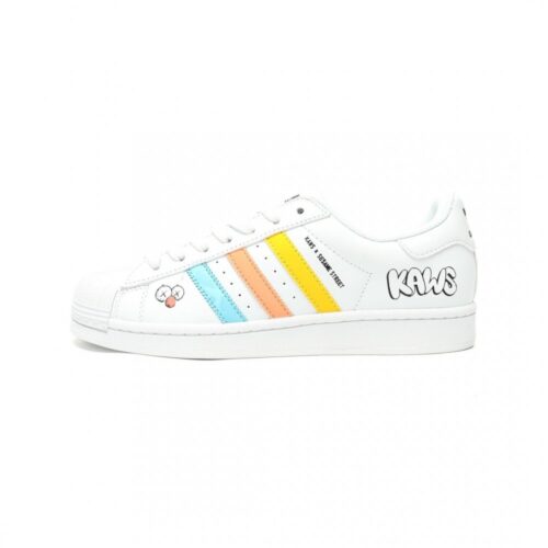 740846893_1 【AT14099】カウズとAdidas Originalsコラボのスーパースター スニーカー レザーアッパー素材、快適なサポート付き | Superstar