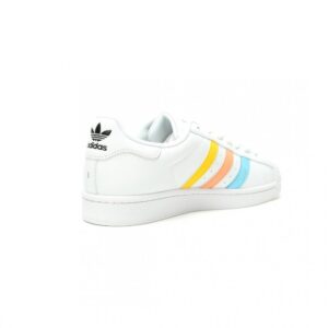 【AT14099】カウズとAdidas Originalsコラボのスーパースター スニーカー レザーアッパー素材、快適なサポート付き | Superstar