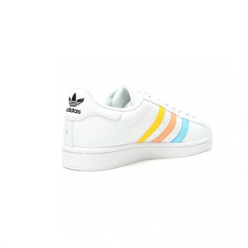 【AT14099】カウズとAdidas Originalsコラボのスーパースター スニーカー レザーアッパー素材、快適なサポート付き | Superstar