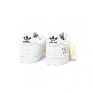 【AT14099】カウズとAdidas Originalsコラボのスーパースター スニーカー レザーアッパー素材、快適なサポート付き | Superstar