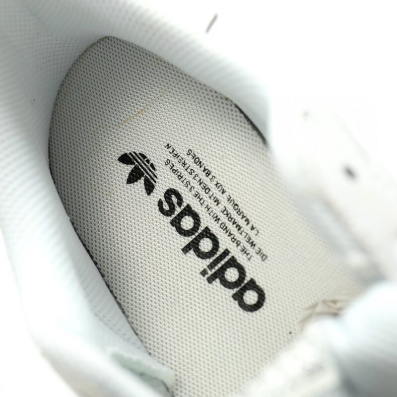 【AT14099】カウズとAdidas Originalsコラボのスーパースター スニーカー レザーアッパー素材、快適なサポート付き | Superstar