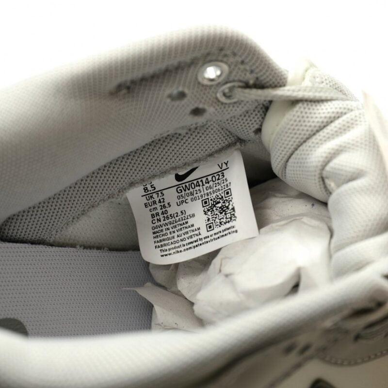 【AT14265】Nike SB Dunk Low クラシックな煙灰色とオフホワイトのスケートボードシューズ | Nike Dunk