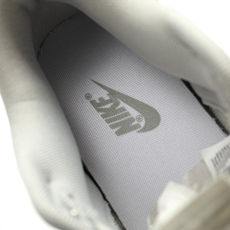 【AT14265】Nike SB Dunk Low クラシックな煙灰色とオフホワイトのスケートボードシューズ | Nike Dunk