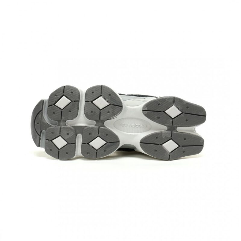 【AT14358】New Balance 9060シリーズ：ファッションと快適さを兼ね備えたレトロスニーカー | New Balance