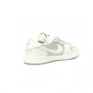 【AT14395】Travis Scott × Off-White × Nike Air Jordan 1 Low スニーカー - グレーと白のコラボデザイン | Travis Scott x Nike