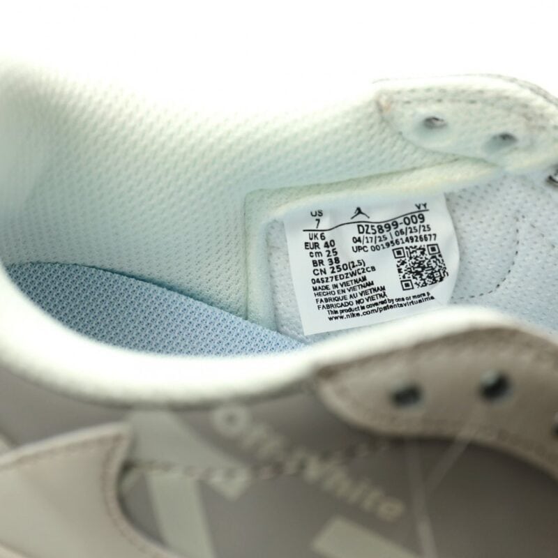 【AT14395】Travis Scott × Off-White × Nike Air Jordan 1 Low スニーカー - グレーと白のコラボデザイン | Travis Scott x Nike