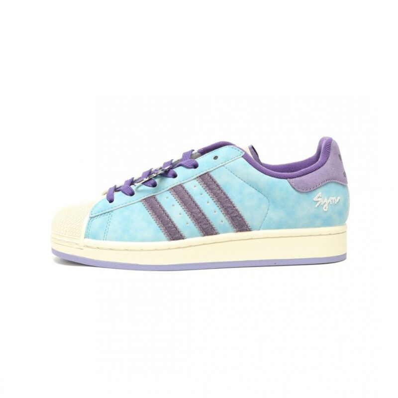 【AT14811】アディダス・オリジナルスのクラシックスーパースターII：天空青と紫のスポーツシューズ | Adidas Superstar