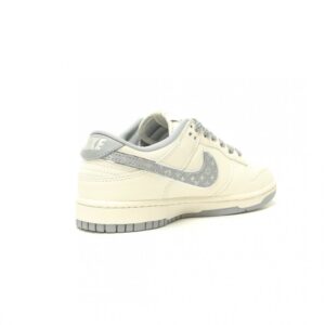 【AT14826】ルイ・ヴィトン×ナイキSB ダンク ロー スニーカー：モノグラムプリント素材と高品質リザード加工の牛革が融合した限定コラボ | Louis Vuitton x Nike