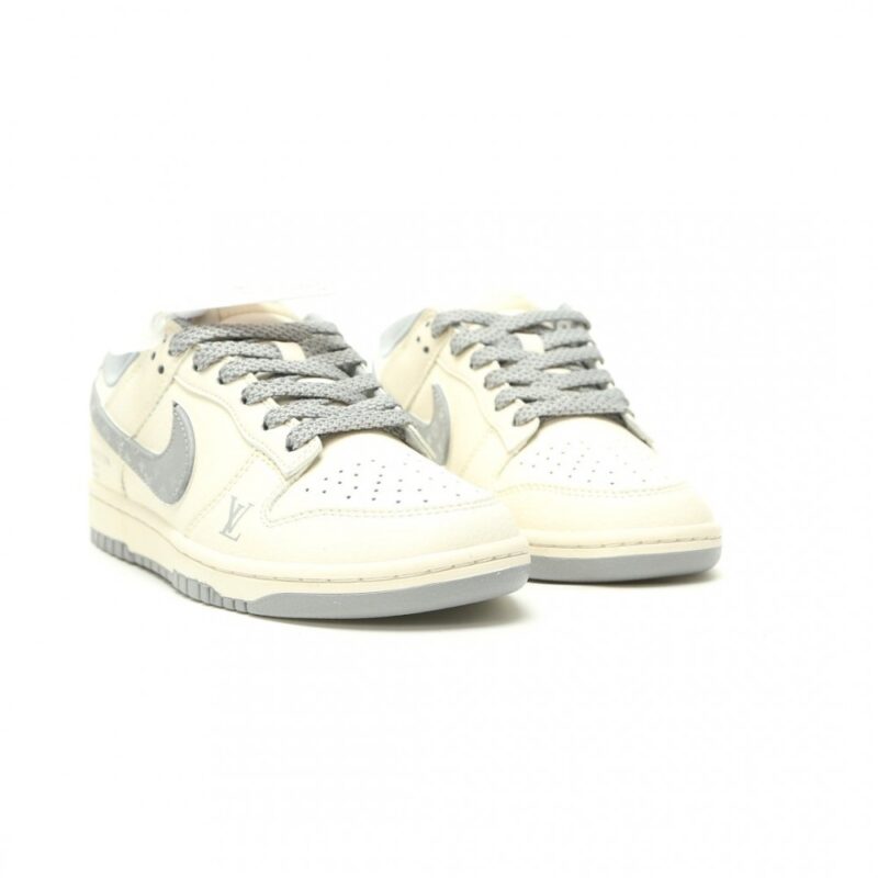 【AT14826】ルイ・ヴィトン×ナイキSB ダンク ロー スニーカー：モノグラムプリント素材と高品質リザード加工の牛革が融合した限定コラボ | Louis Vuitton x Nike