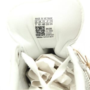 【AT14848】アディダスオリジナルスSamba OG シルバーとホワイトのスポーツシューズ | Adidas Samba