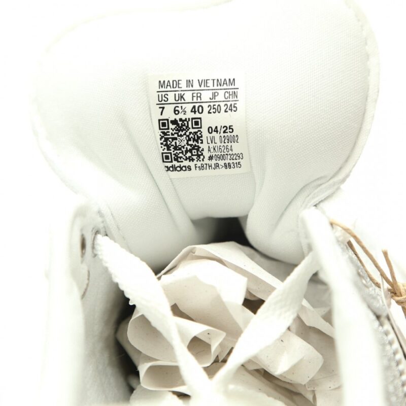 【AT14848】アディダスオリジナルスSamba OG シルバーとホワイトのスポーツシューズ | Adidas Samba