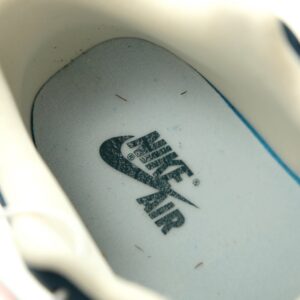 【AT14863】Supreme x Nike Air Jordan 1 Low スニーカー - ストリートファッションの象徴 | Nike x Supreme